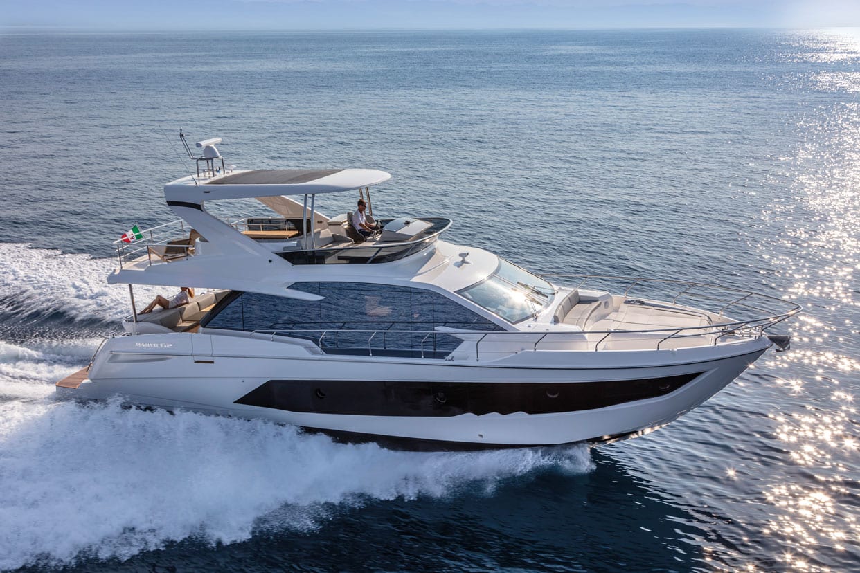 Absolute 62 Fly Emilia II — Profilansicht in Fahrt