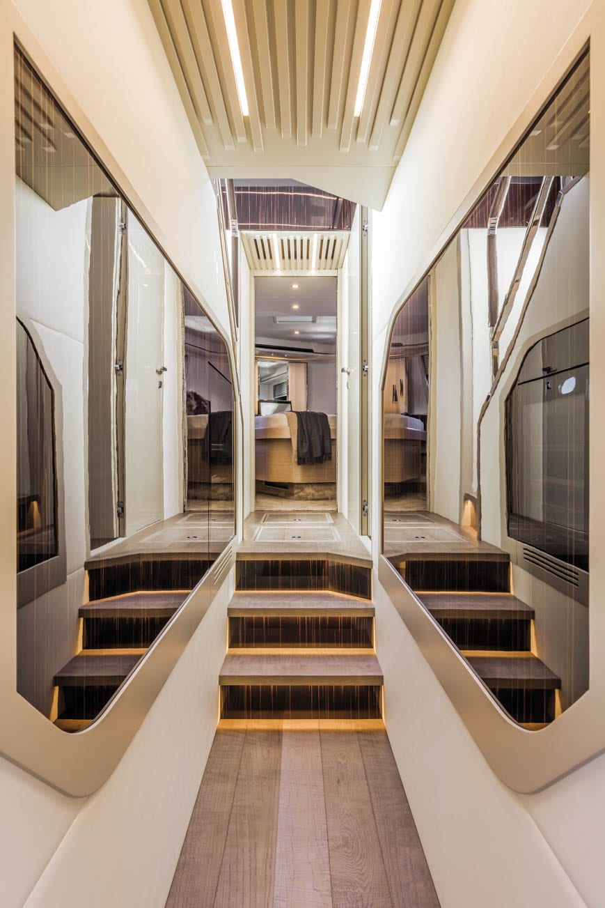 Absolute 62 Fly Emilia II — Außenansicht der Flybridge-Yacht