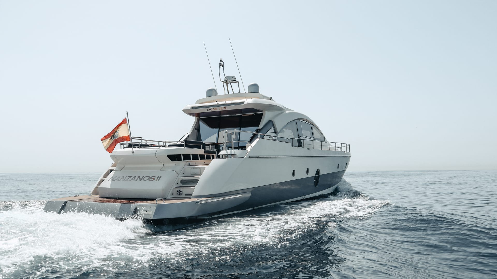 Aicon 72 SL Gadea — Profilansicht in Fahrt