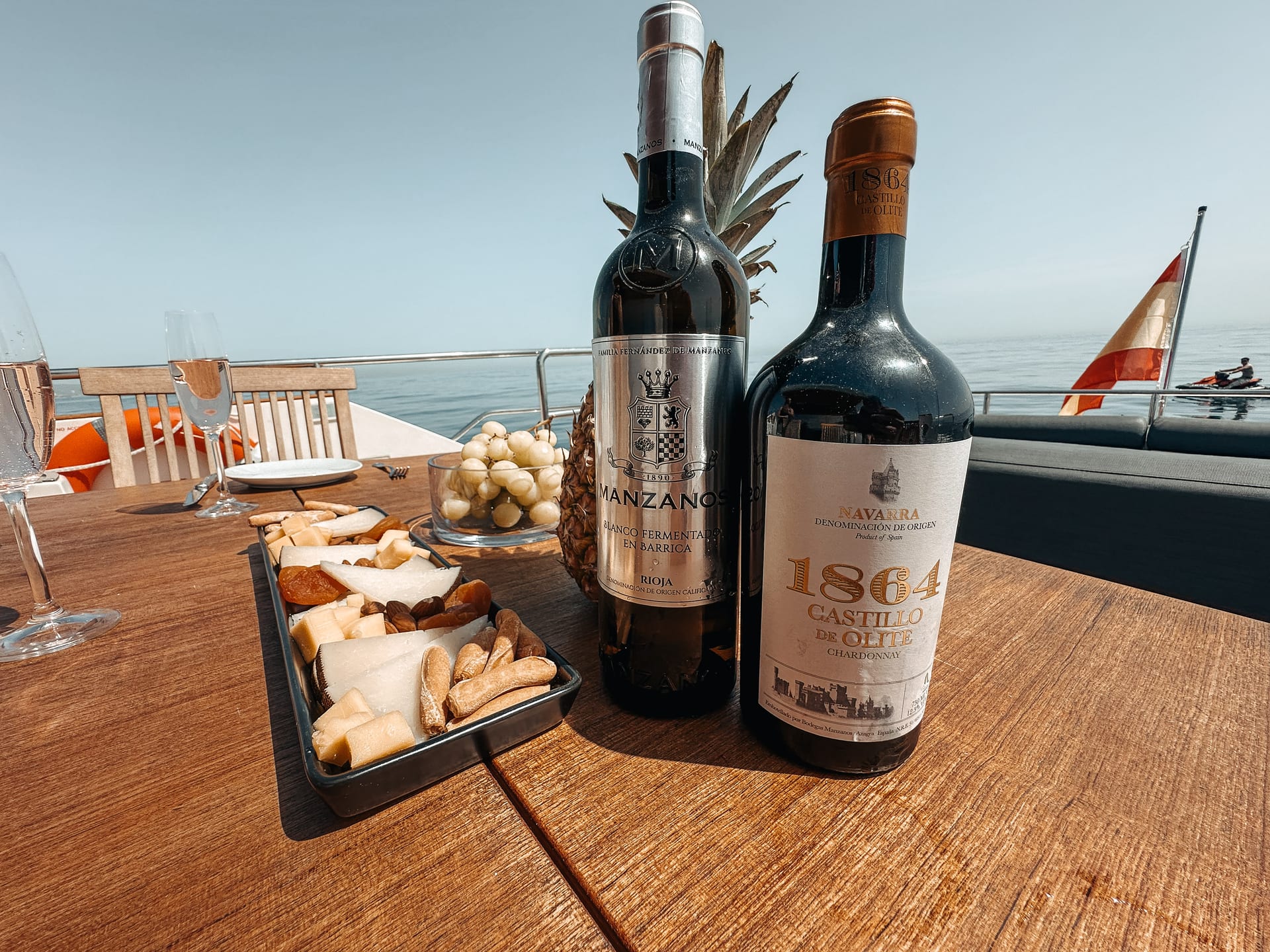 Gadea — Aperitif an Deck mit Meerblick