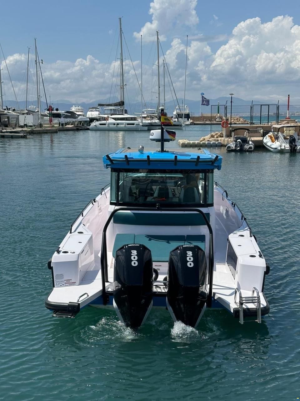 Axopar 37 Cross Cabin — Sitzbereich an Deck