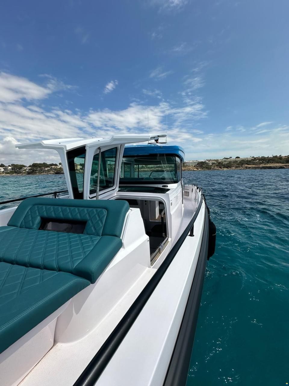 Axopar 37 Cross Cabin — Kabine unter Deck