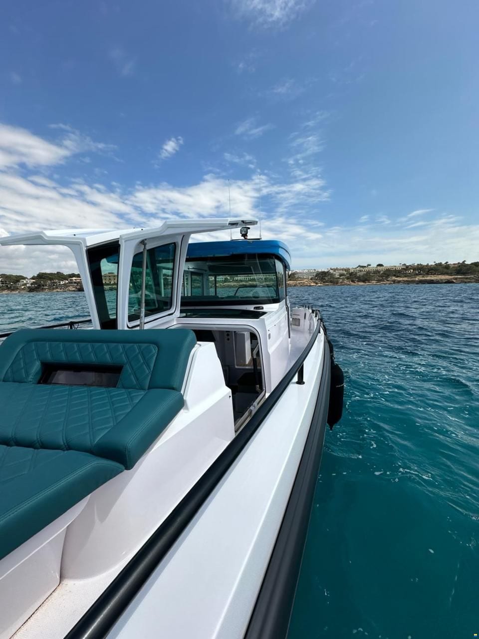 Axopar 37 Cross Cabin — Innenraum