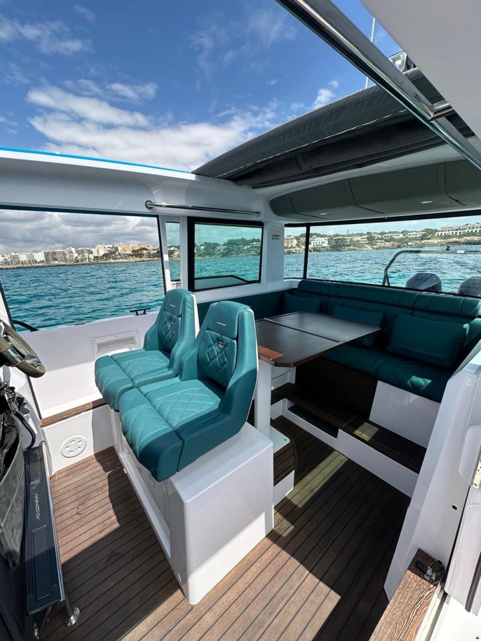 Axopar 37 Cross Cabin — Nasszelle an Bord
