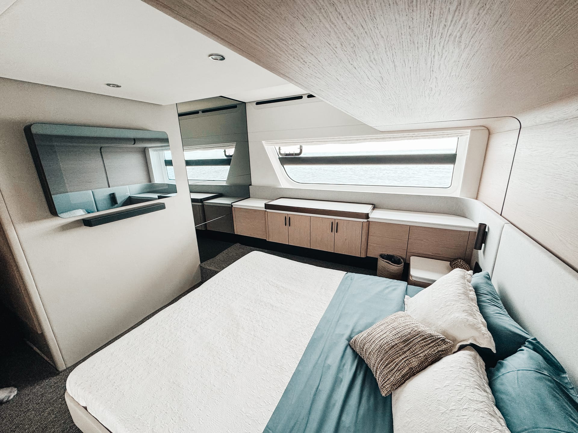 Sea Shell — Eignerkabine mit Rumpffenstern und Doppelbett