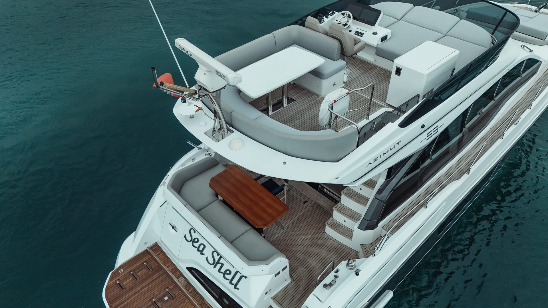 Sea Shell — Luftaufnahme des Achterdecks mit Namenszug