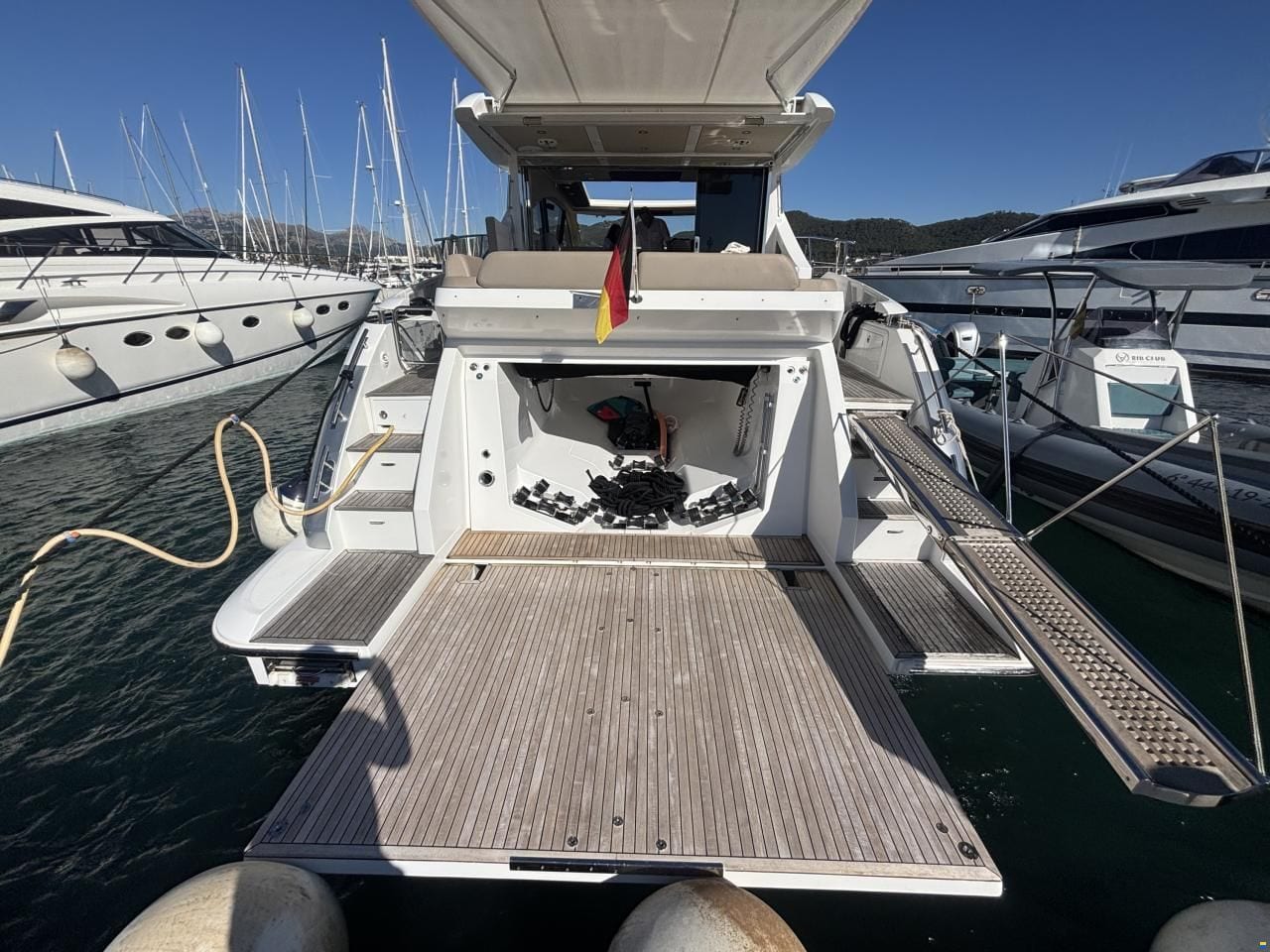 Azimut 55S — Bordküche