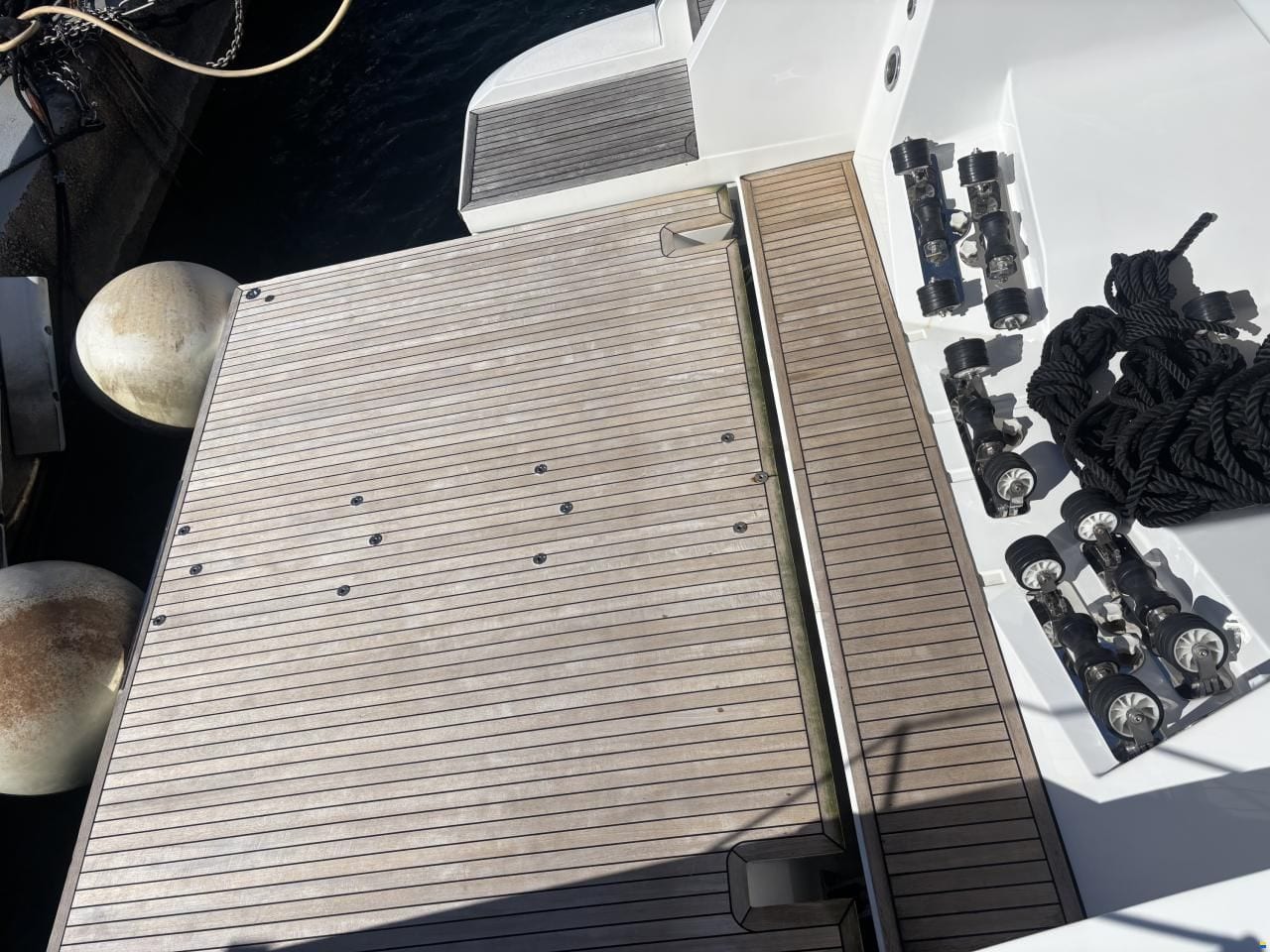 Azimut 55S — Nasszelle an Bord