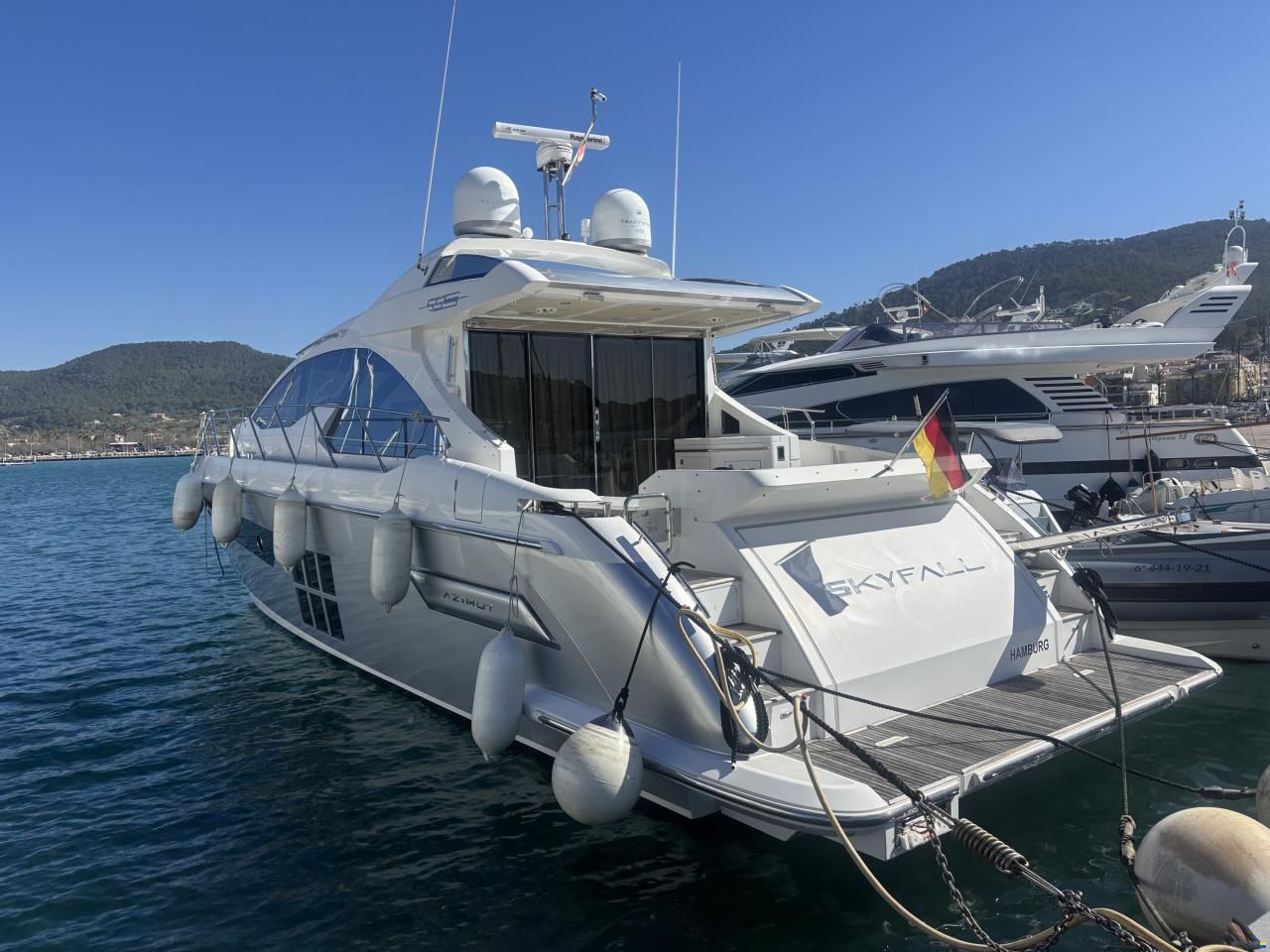 Azimut 55S — Tendergarage am Heck