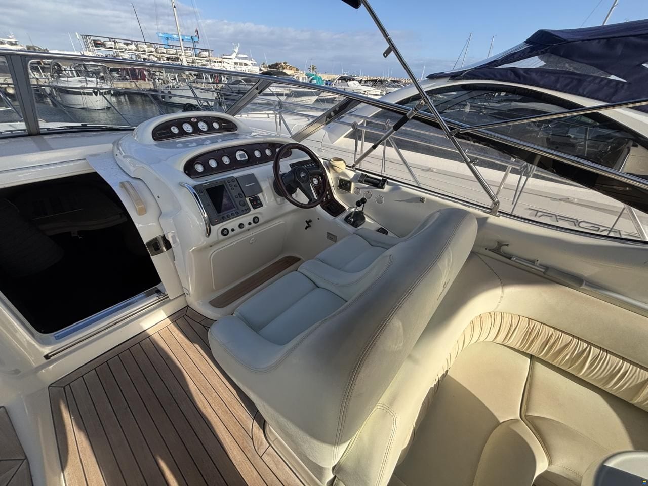 Cranchi Endurance 39 — Salon unter Deck