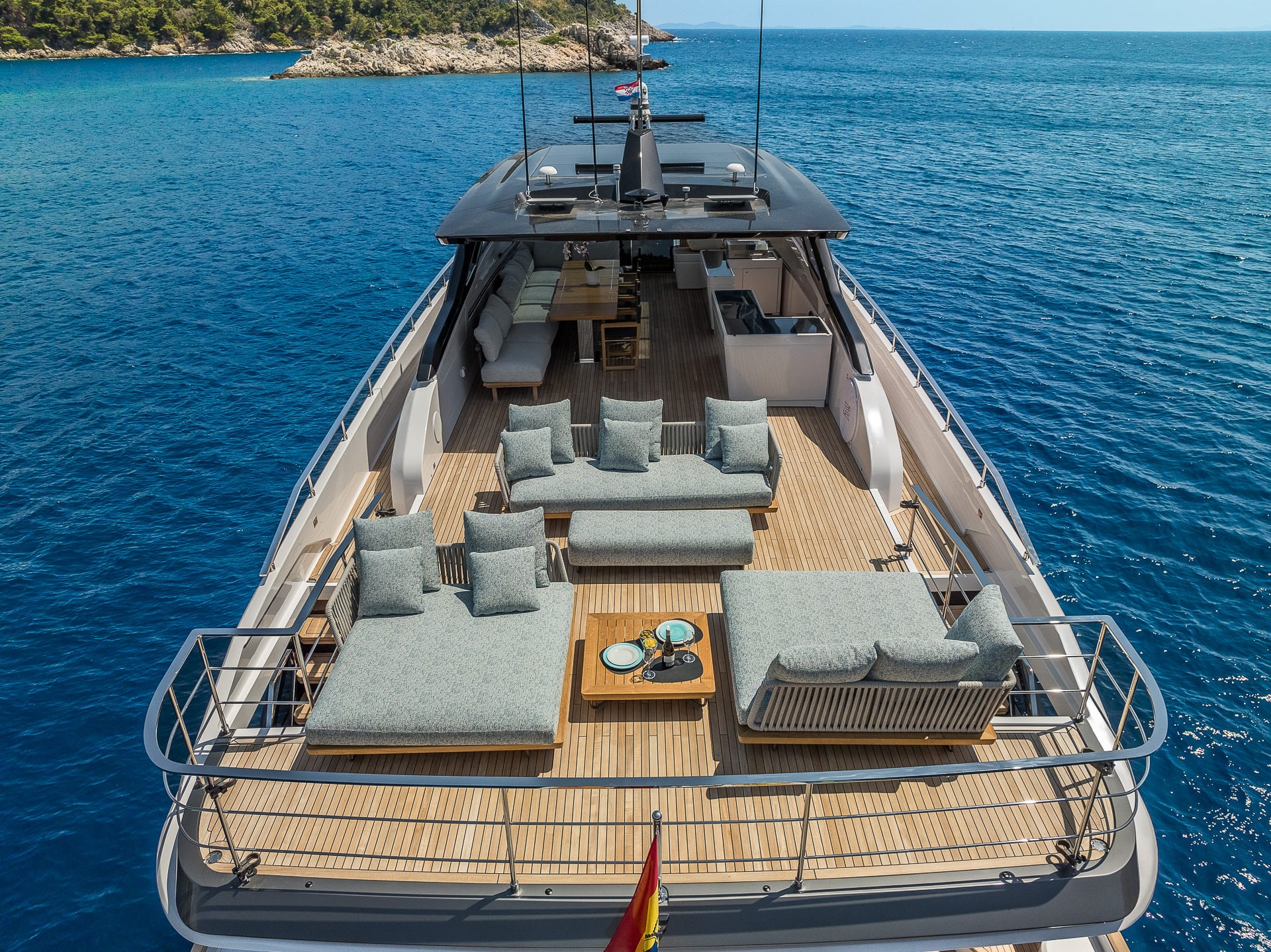 Ferretti 1000 Nailu+ — Luftaufnahme der Profilansicht