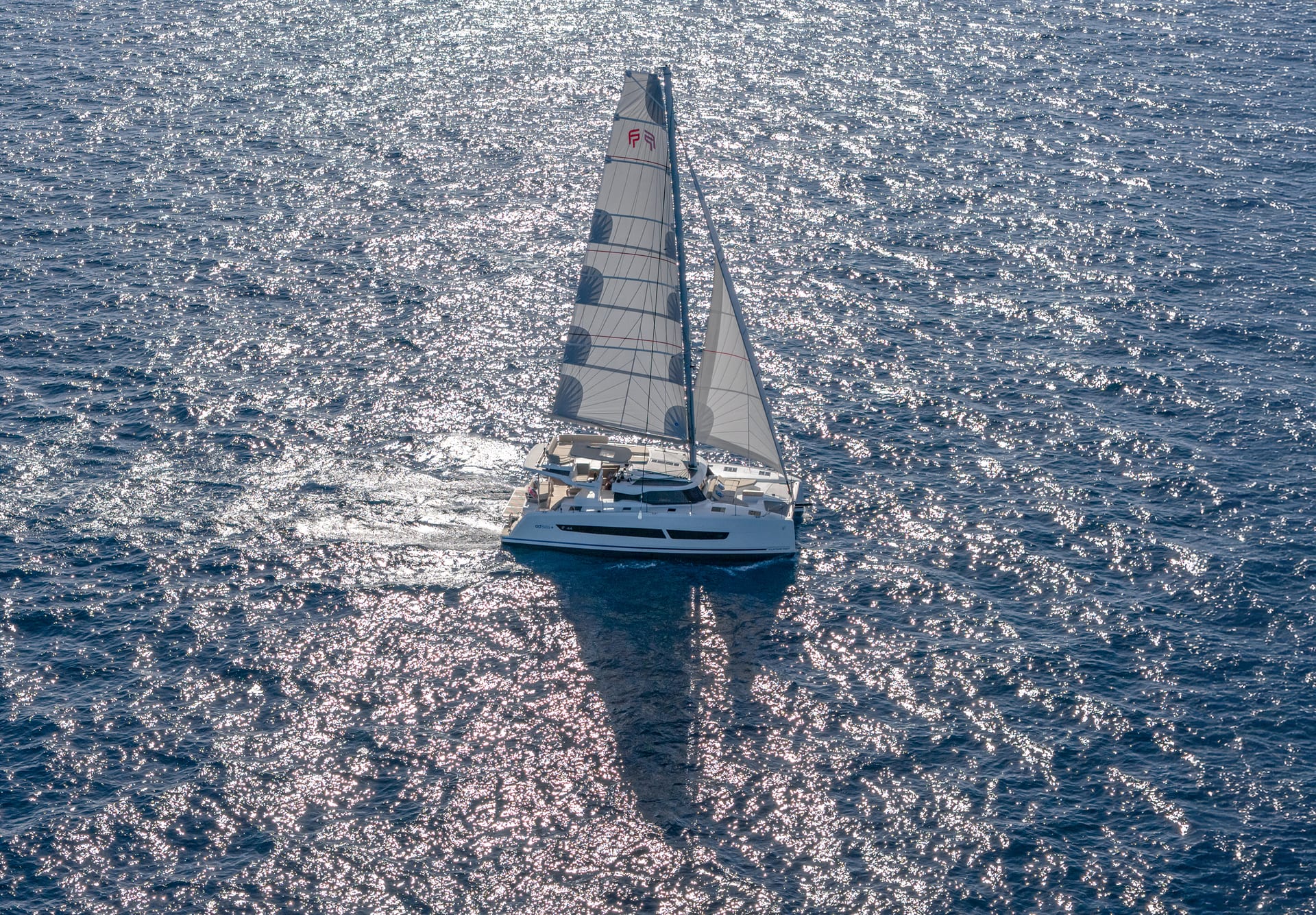Fountaine Pajot 44 — Luftaufnahme während der Fahrt