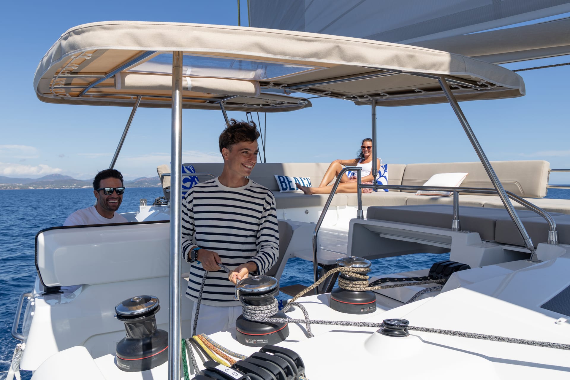 Fountaine Pajot 44 — Layoutübersicht (Flybridge, Salon, Kabinen)