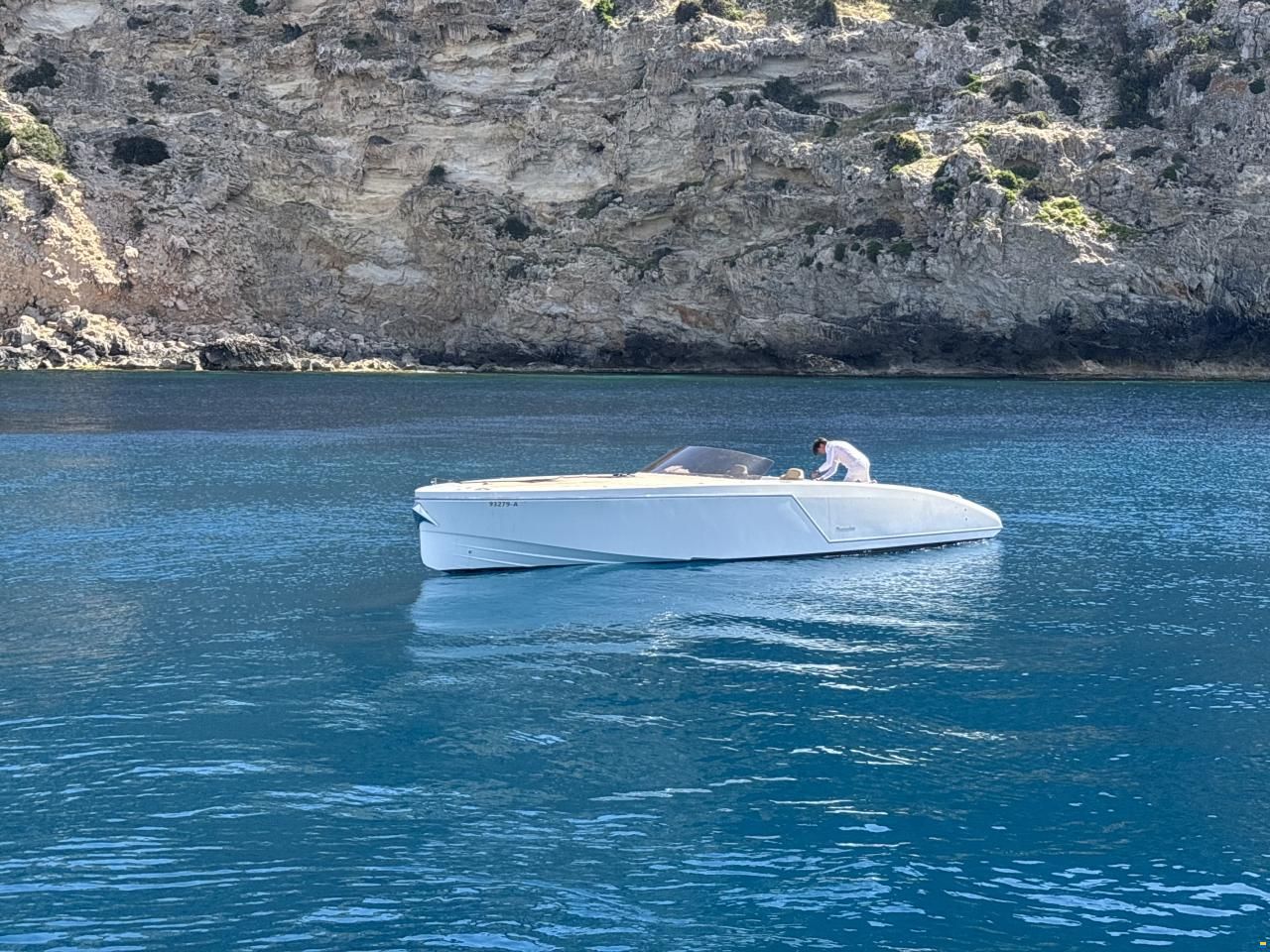 Frauscher 1017 GT zu verkaufen — Profilansicht des Daycruisers auf Mallorca