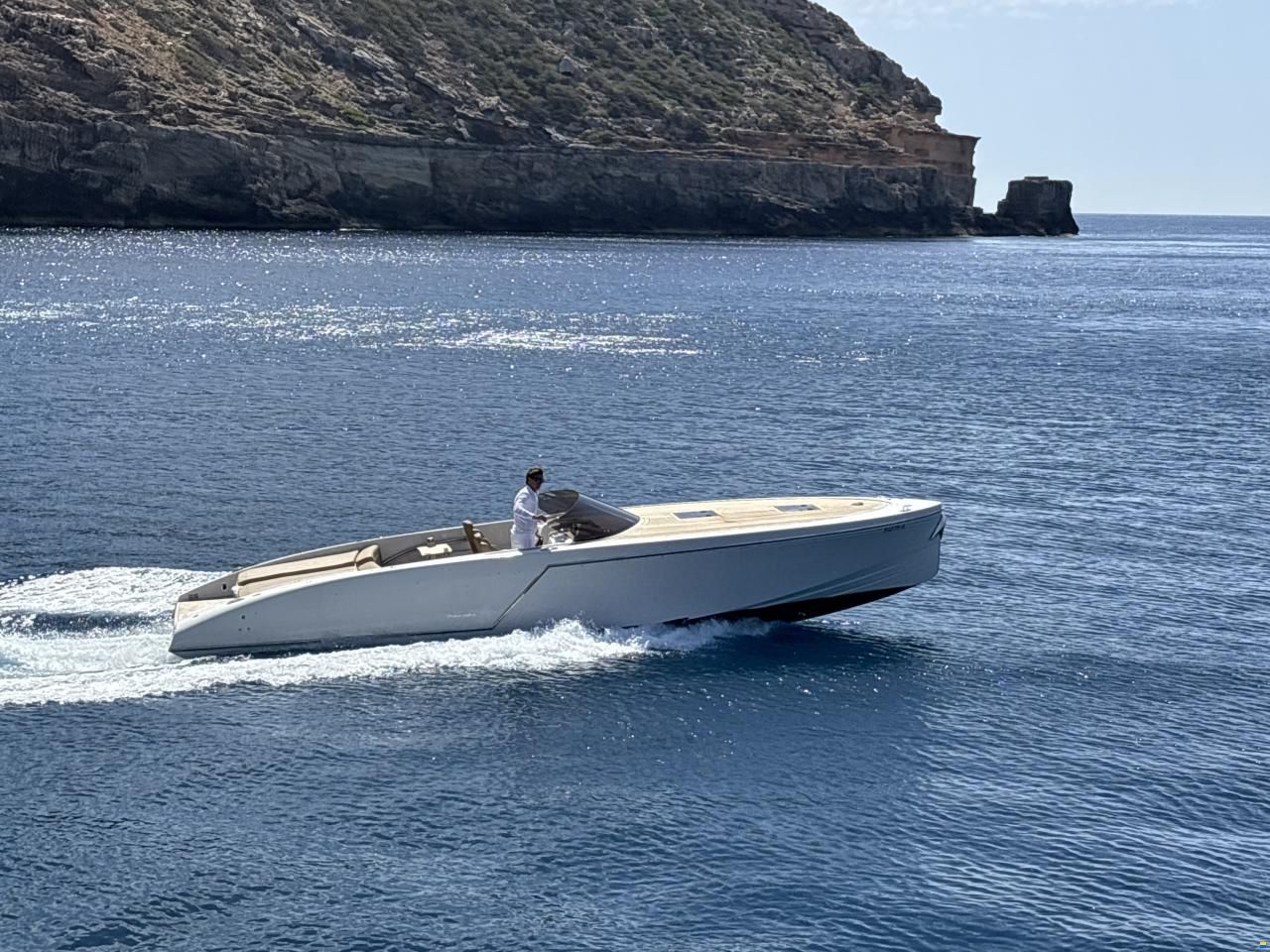 Frauscher 1017 GT — Cockpit und Sitzgruppe