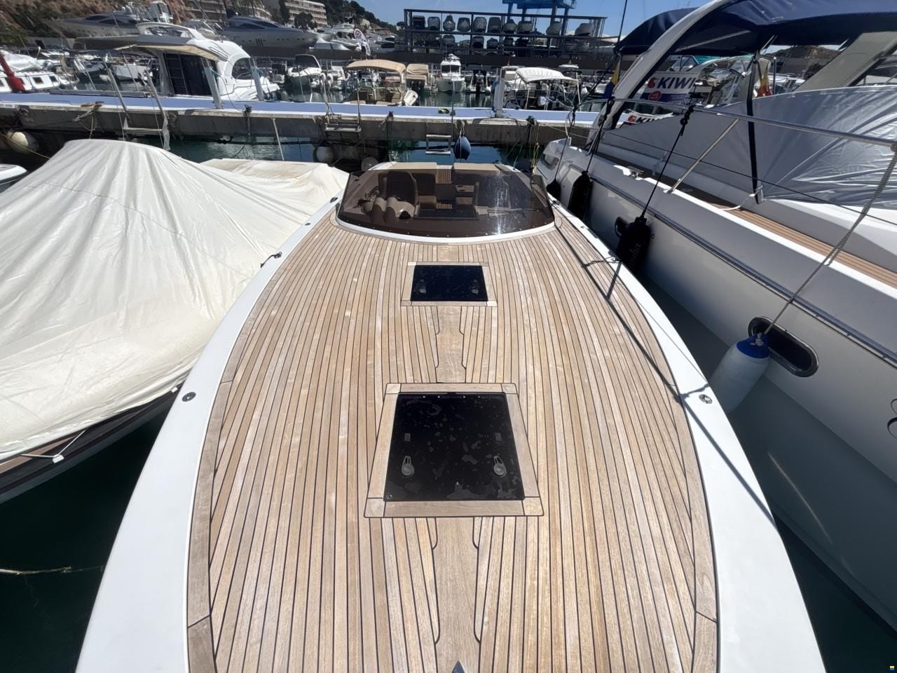 Frauscher 1017 GT — Sonnenliege am Bug