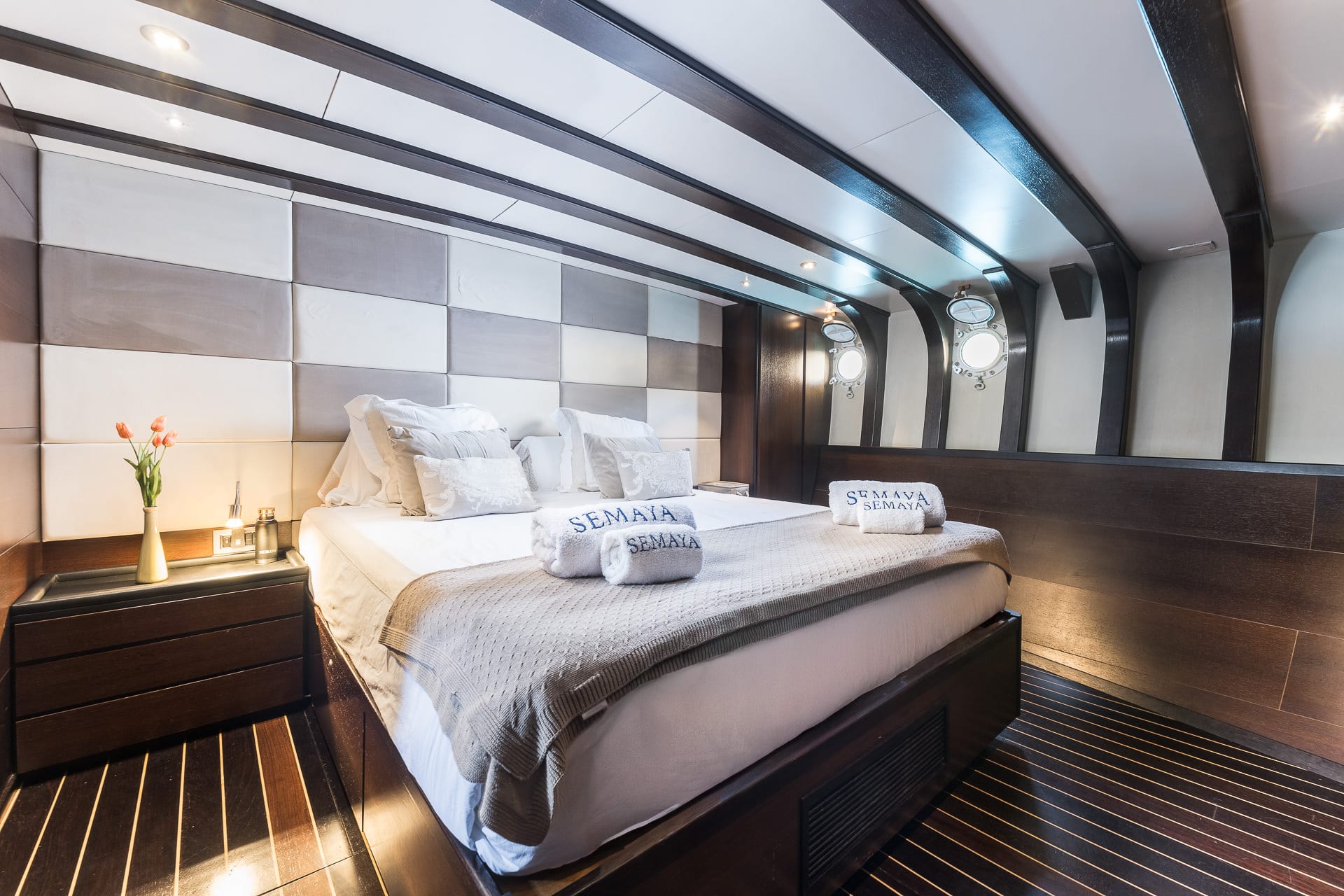 Semaya — Upper Deck Siesta-Lounge mit Sofa-Landschaft