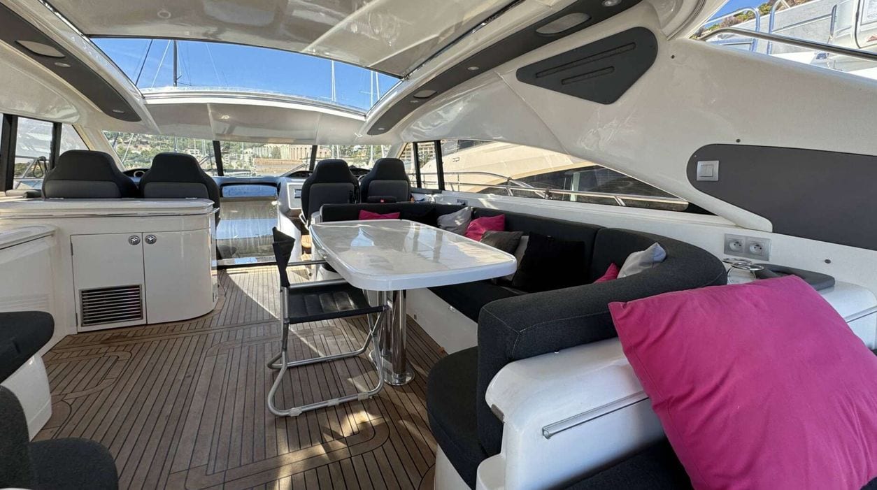 Florida — Cockpit mit Essbereich