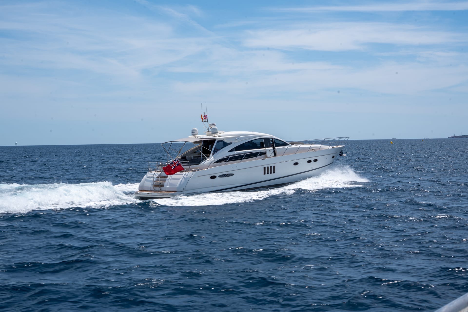 Princess V70 Cashflow — Profilansicht in Fahrt
