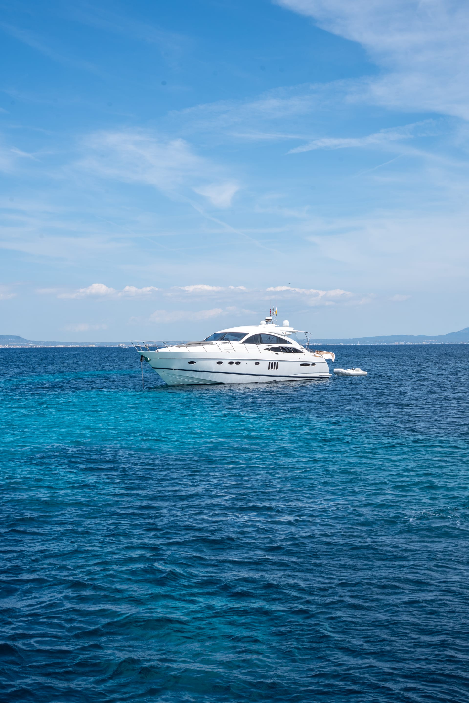 Cashflow — vor Anker im tiefblauen Wasser