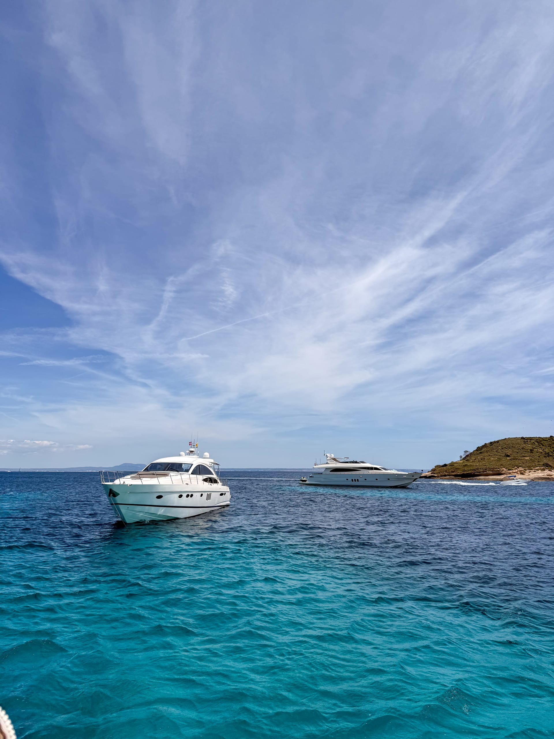 Cashflow — vor Anker in einer Bucht