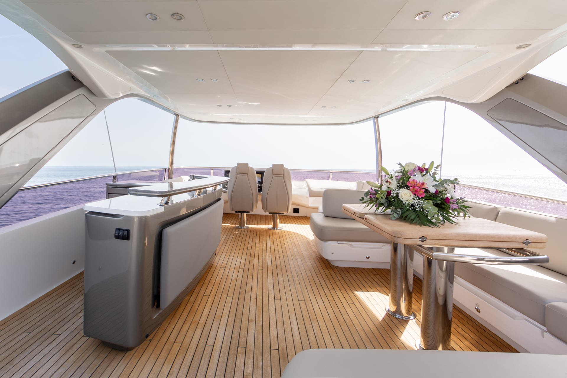 Mio Barco — Flybridge mit Wetbar und Steuerstand