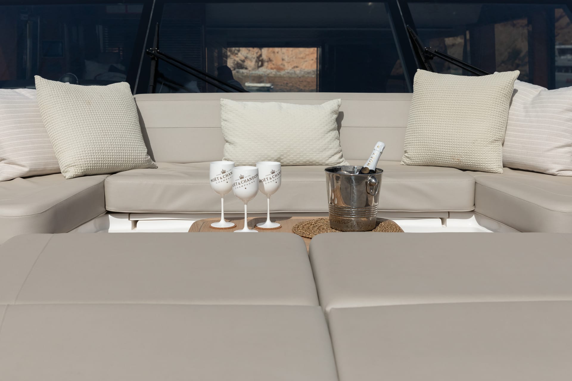 Mio Barco — Loungebereich auf der Flybridge