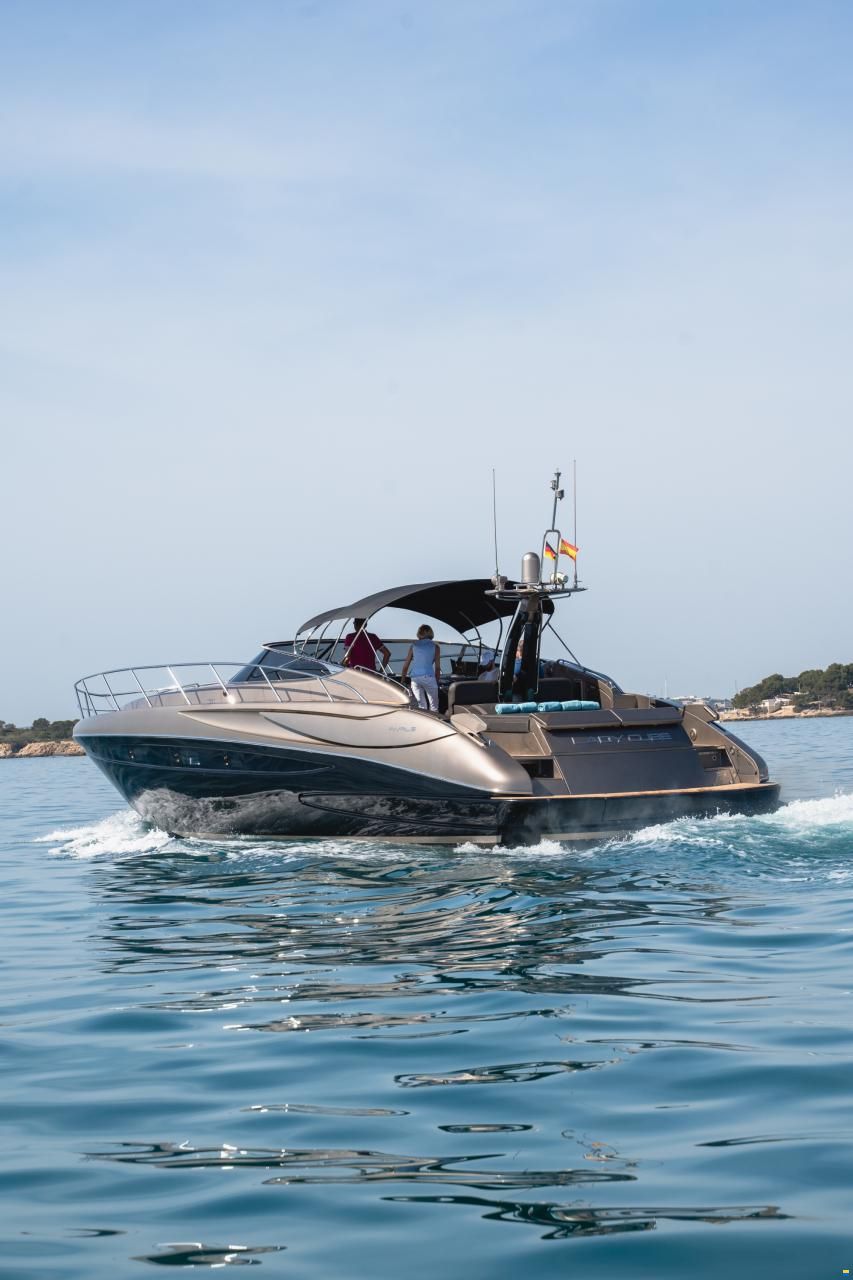 Riva Rivale 52 — Außenansicht der klassischen Riva-Linie