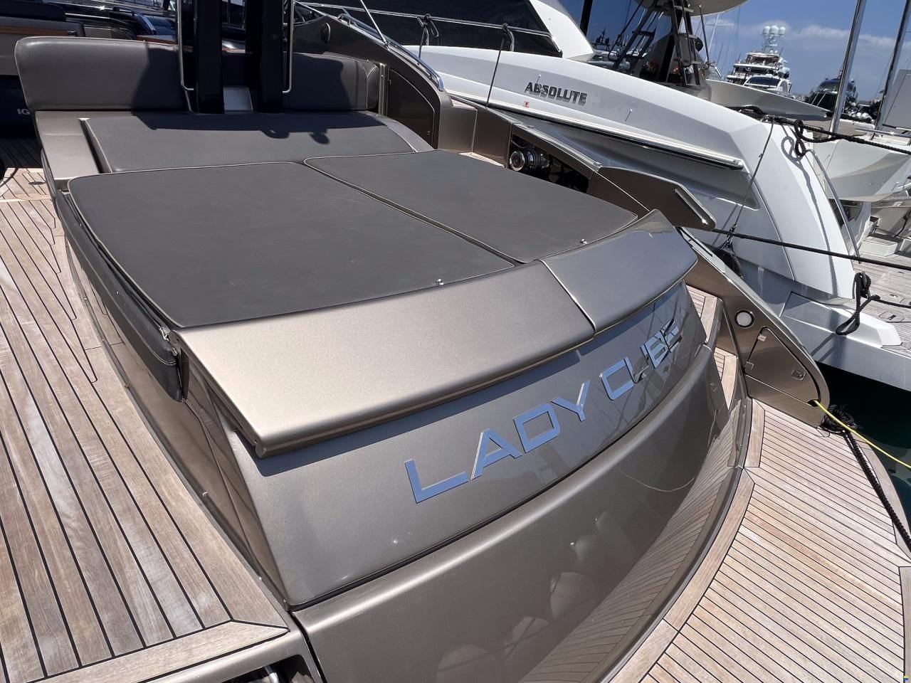 Riva Rivale 52 — Steuerstand und Helm