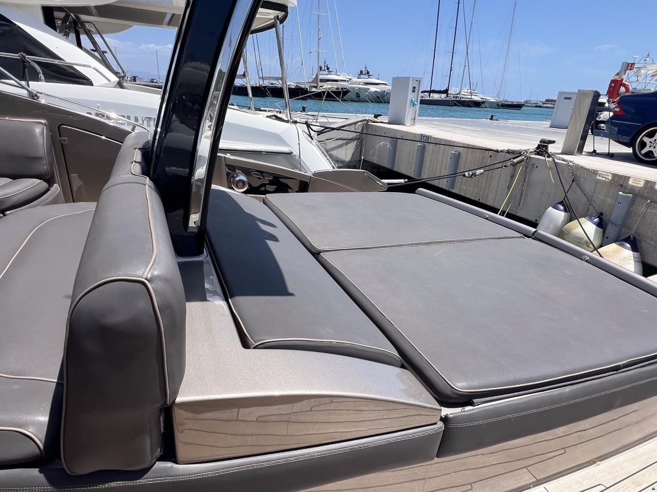 Riva Rivale 52 — Achterdeck und Badeplattform