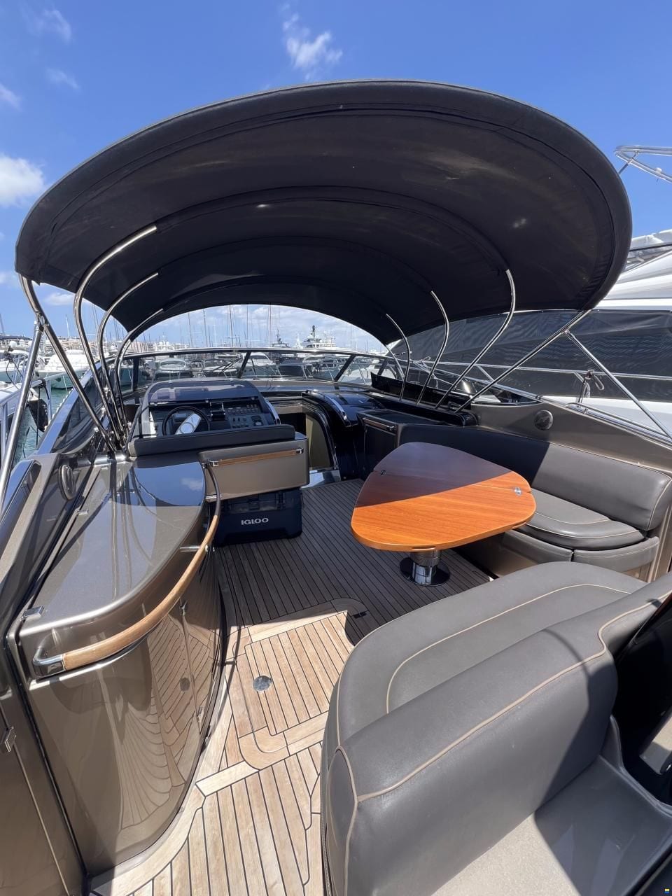Riva Rivale 52 — Gesamtansicht am Liegeplatz in Palma