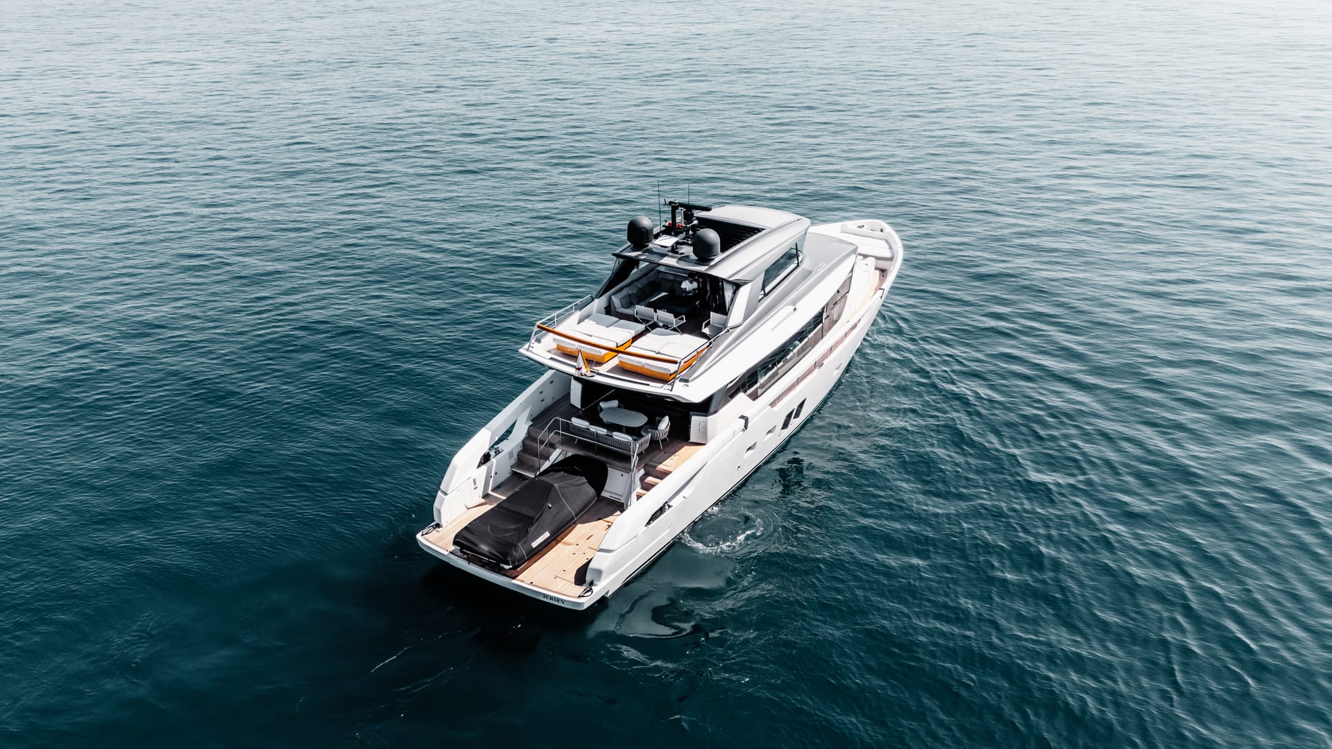 Sanlorenzo SX76 Globito de Mar — Luftaufnahme mit Vor- und Achterdeck