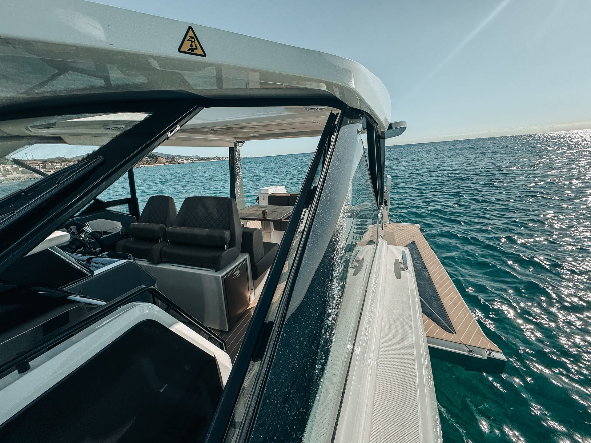 Bali — Blick vom Wasser ins Cockpit