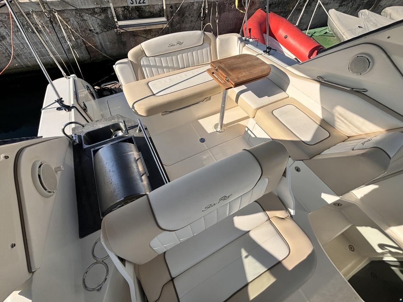Sea Ray Sundancer 310 — Heckansicht