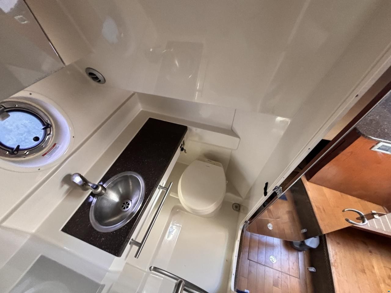 Sea Ray Sundancer 310 — Bordküche