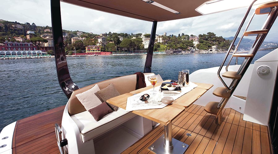Sessa 40 Fly — Pozzetto / Achterdeck-Sitzbereich