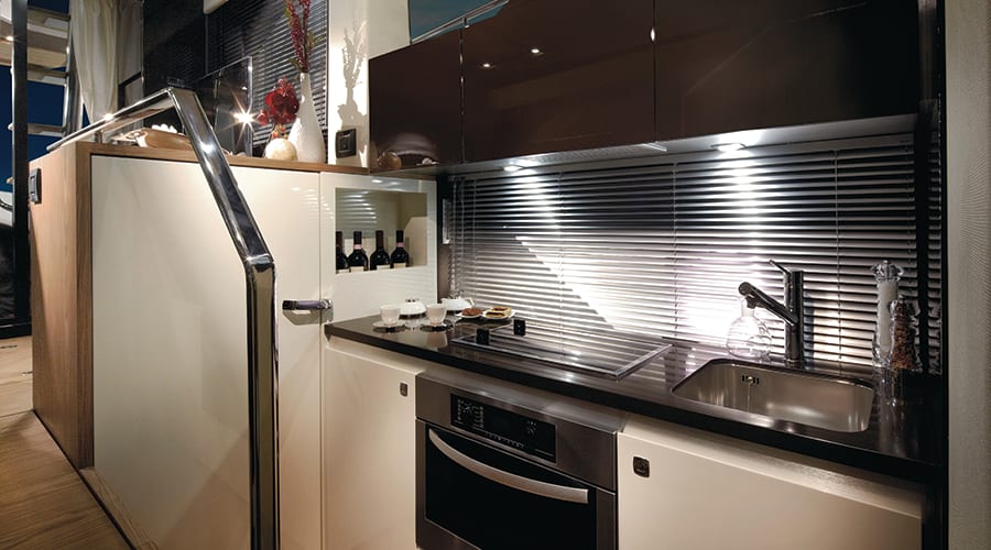 Sessa 40 Fly — Cucina / Pantry