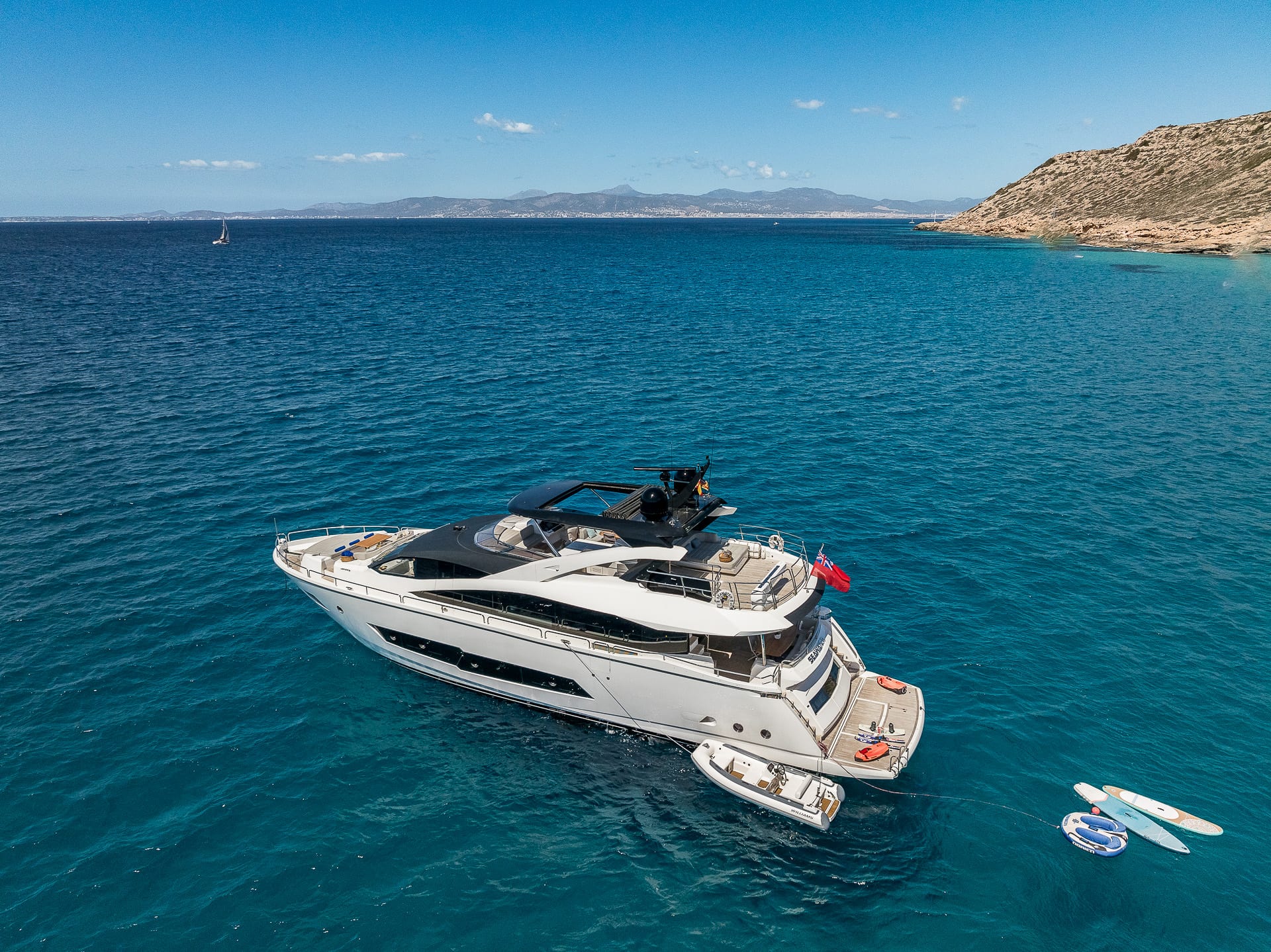 Sunseeker 86 SeaWater II — Luftaufnahme der Profilansicht in Fahrt