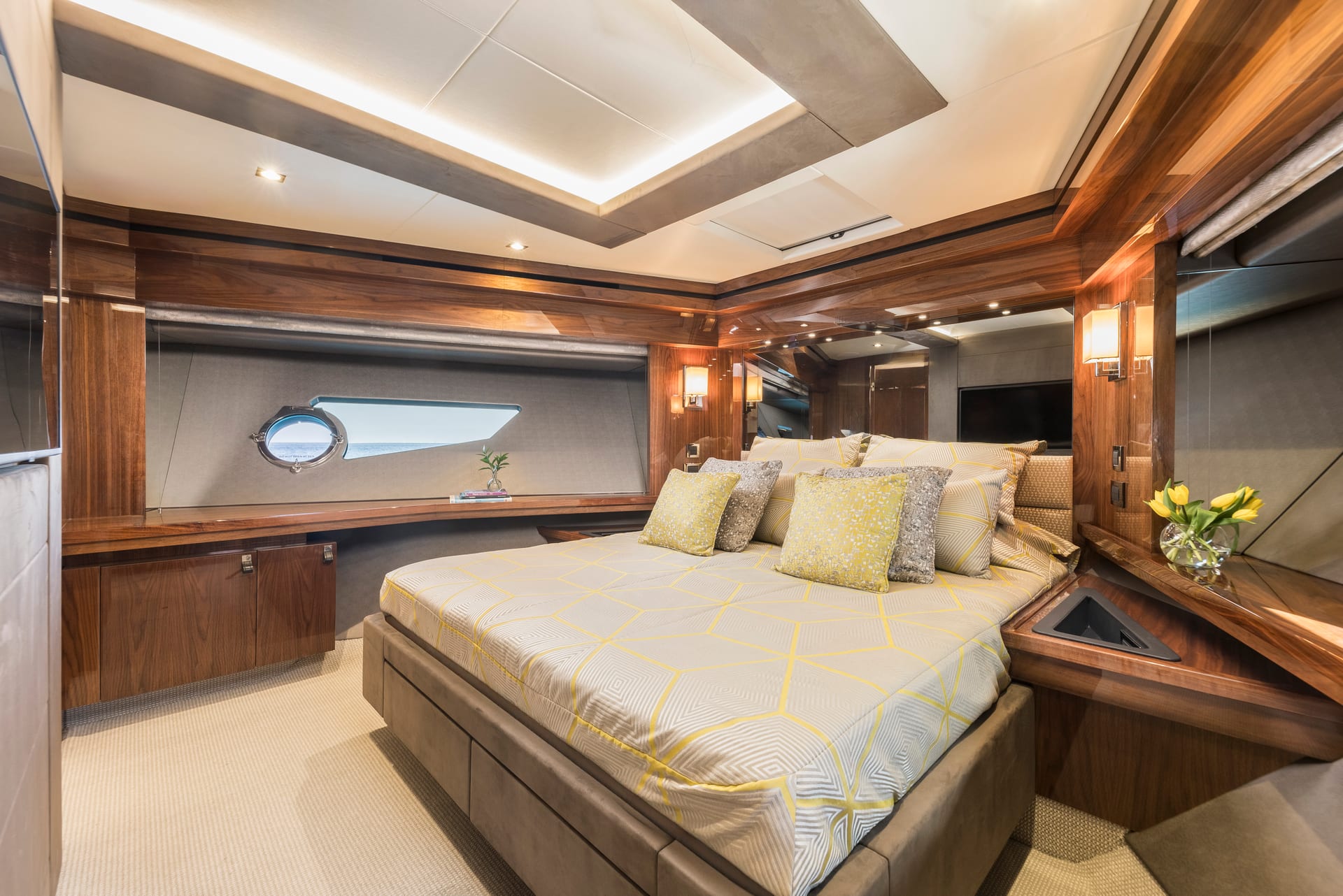 SeaWater II — VIP-Kabine mit Doppelbett und Sitzecke