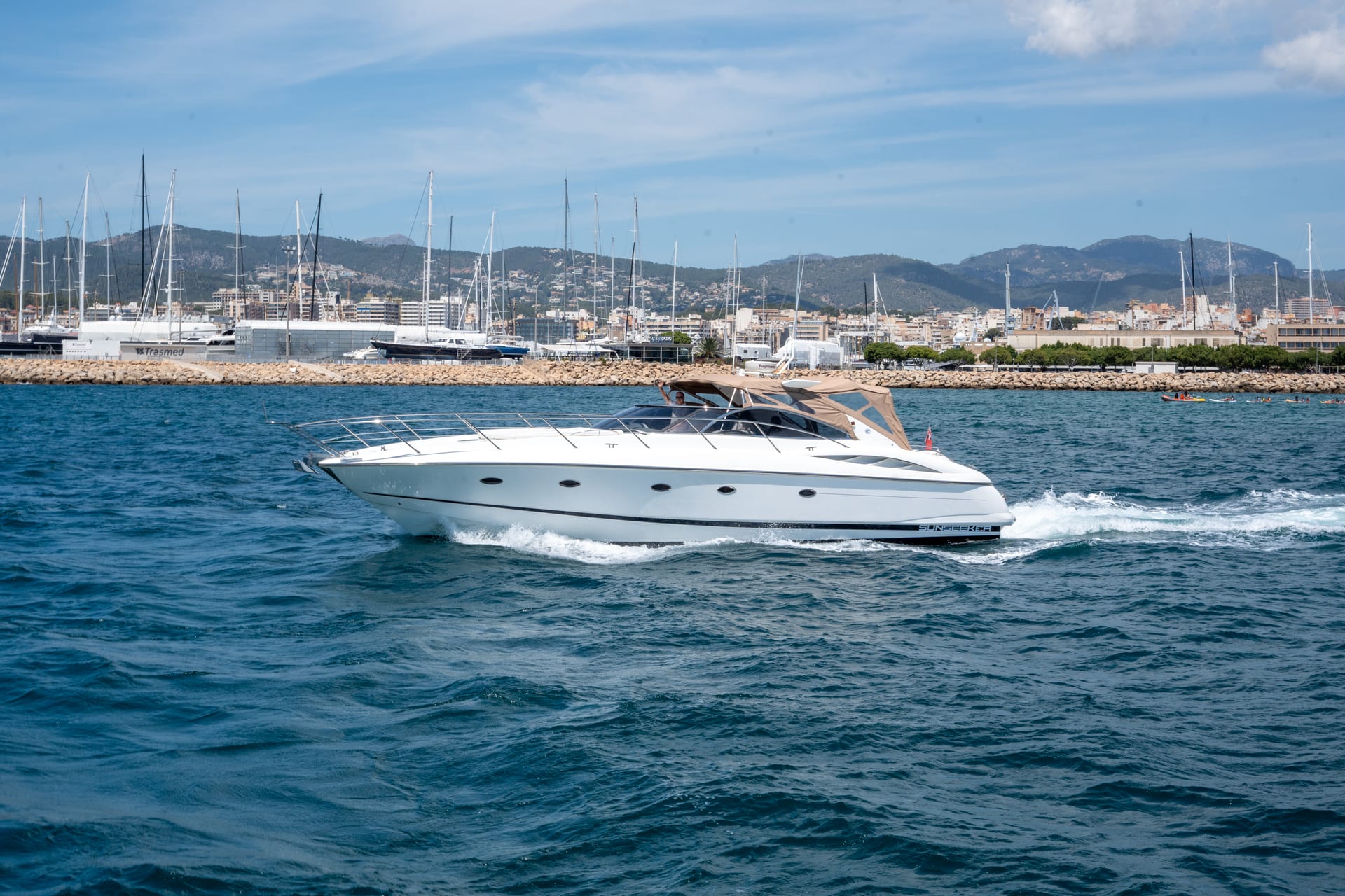 Sunseeker Predator 50 Pylos — Profilansicht in Fahrt