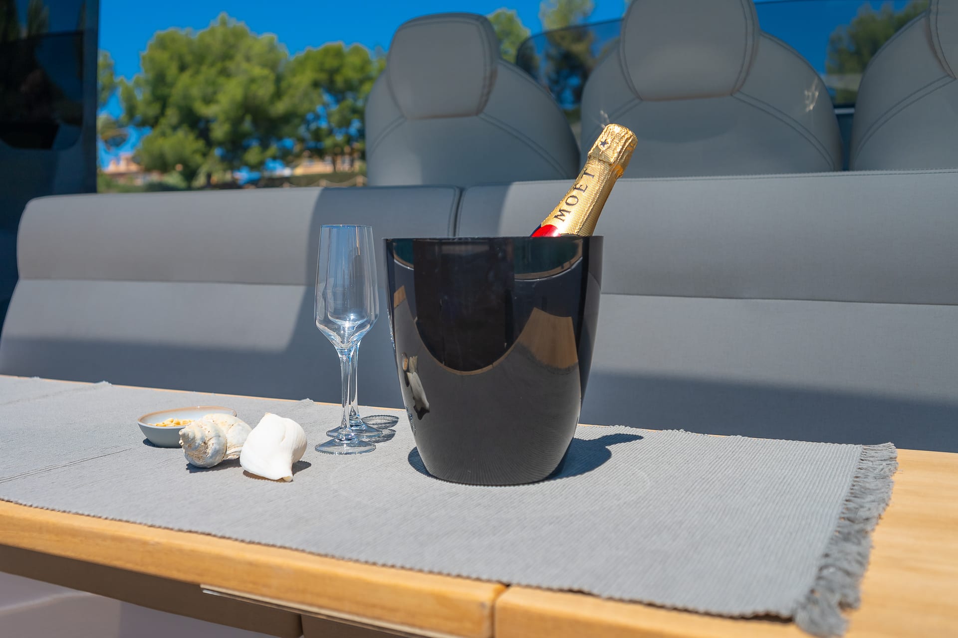 Joya — Aperitif an Deck